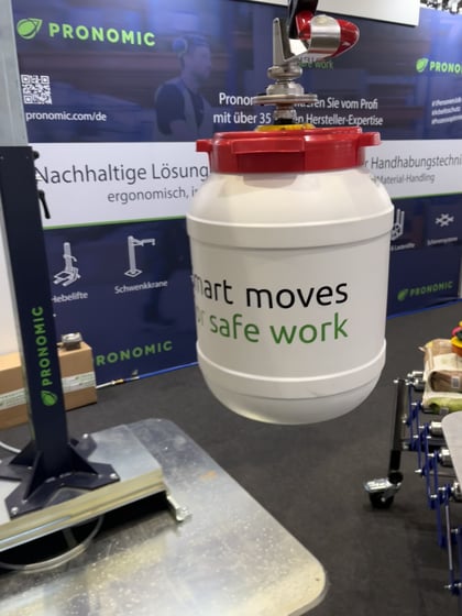 Smart moves for safe work - Tonnen-Handling Messe-Impression-1